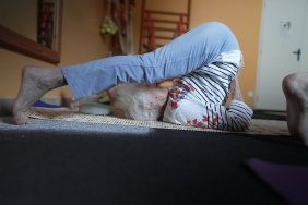 كيف غيرت اليوغا حياة شارلوت شوبان؟