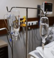 العلاج الوريدي: فوائد حقيقية أم تأثير وهمي؟