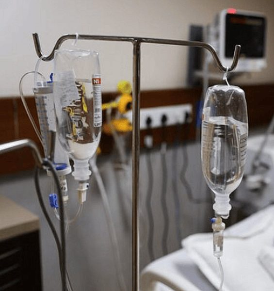 العلاج الوريدي: فوائد حقيقية أم تأثير وهمي؟