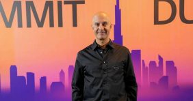 أسرار روبن شارما: القيادة الحقيقية تبدأ بالتفكير المستقل