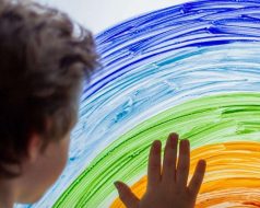 مراكز التوحد في الإمارات: من الدعم النفسي إلى التدريب المهني