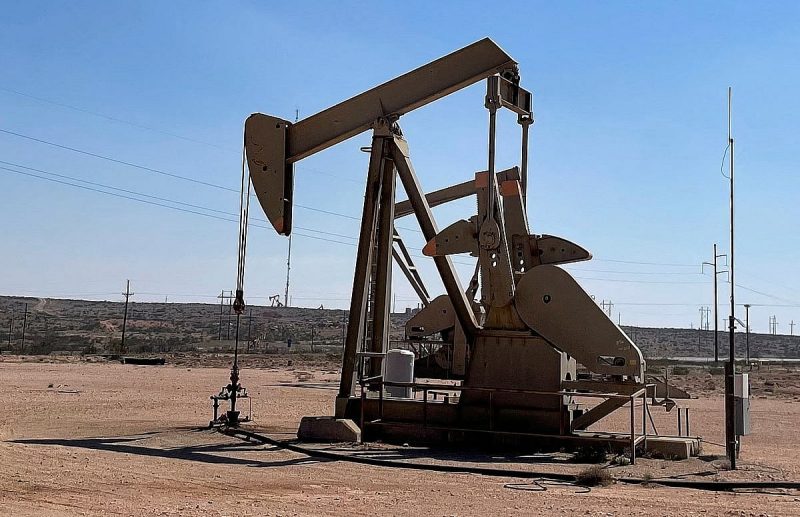 ديناميكيات سوق النفط: المخاطر الجيوسياسية وتأثيرها على الأسعار