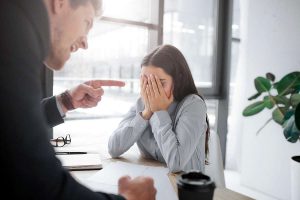حماية حقوق الموظفين في الإمارات: دليل قانوني مبسط