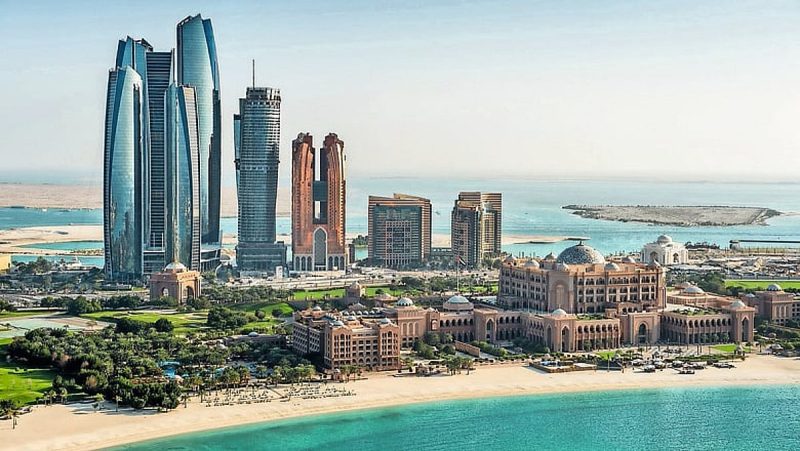 دليل شامل: سوق العقارات في أبوظبي للمستثمرين 2025