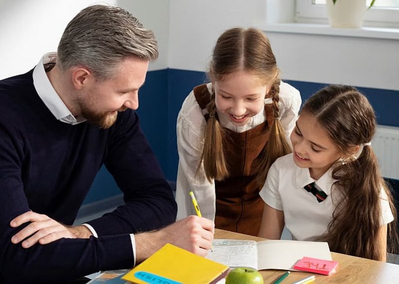 رفاهية الطفل: كيف تساهم في خلق بيئة مدرسية داعمة وآمنة؟