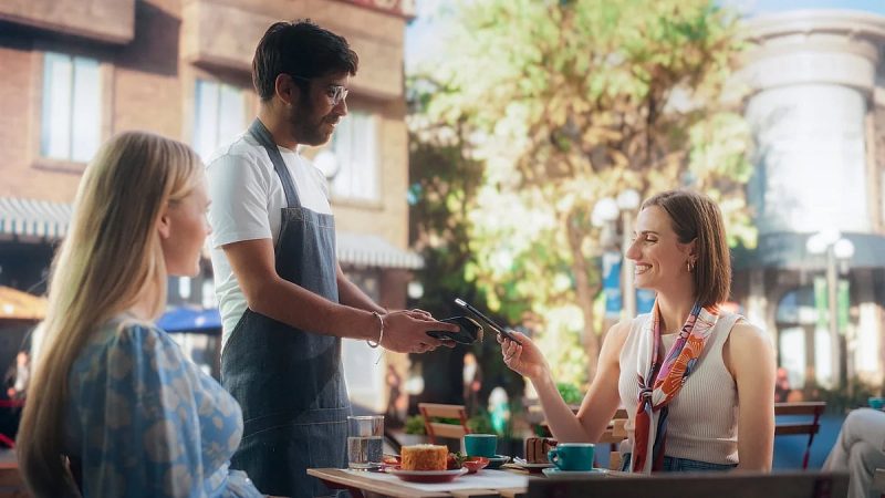 تطبيقات التوفير في الإمارات: كل ما تحتاج معرفته