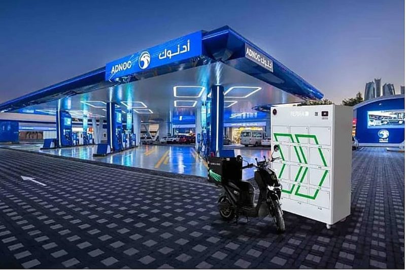محطة تبديل البطاريات: حل مستدام لتوصيل الدراجات النارية في الإمارات