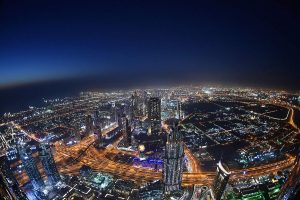 القطاع الخاص غير النفطي في الإمارات يواجه تباطؤ النمو: ما الحلول؟