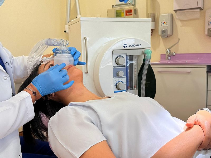 غاز السعادة: خطوة نحو علاج أسنان مريح في رأس الخيمة