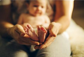 الفحص الجيني لحديثي الولادة في أبوظبي: كل ما تحتاج معرفته