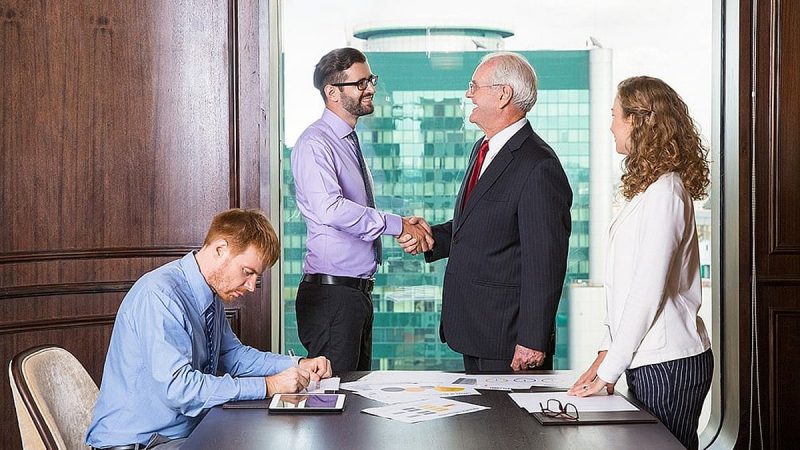 الترقية الداخلية: بناء سلسلة إمداد للمواهب في سوق العمل الإماراتي