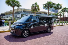 اكتشف مستقبل النقل: سيارات ذاتية القيادة في شوارع أبوظبي