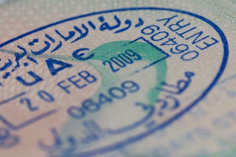 العمل في الإمارات بتأشيرة زيارة: كل ما تحتاج لمعرفته