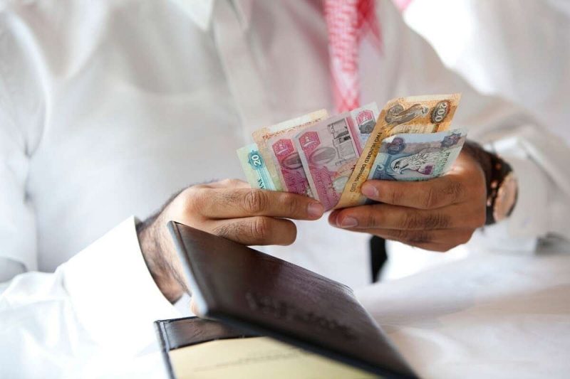 دليلك القانوني: حقوق الموظف في الإمارات والمطالبة ببدل تعليم عادل