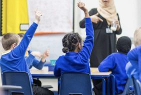 مدارس أبوظبي المجانية: تعليم مجاني يواكب رؤية الإمارات 2030