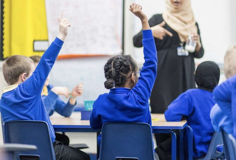 مدارس أبوظبي المجانية: تعليم مجاني يواكب رؤية الإمارات 2030