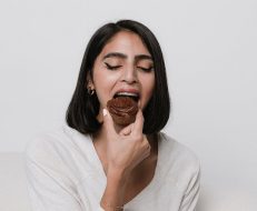 الأكل الحدسي: استراتيجيات فعالة لتحقيق التوازن والرشاقة