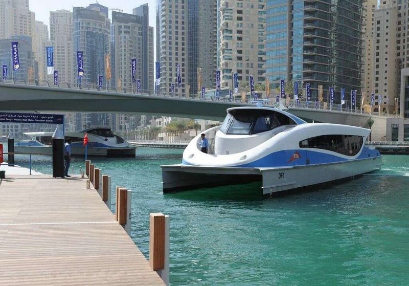 كيف تتنقل بحراً؟ دليل وسائل النقل البحري في دبي