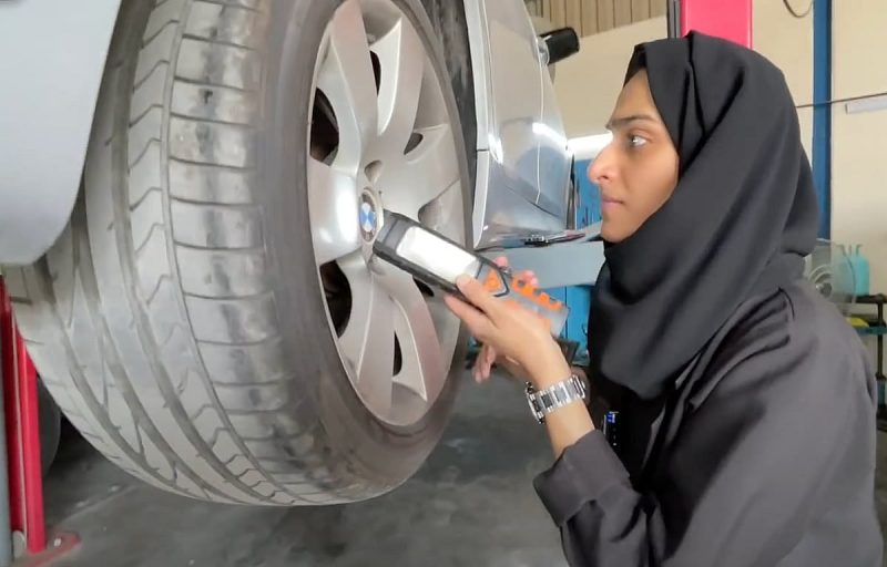 ميكانيكا السيارات: قصة ملهمة من الإمارات