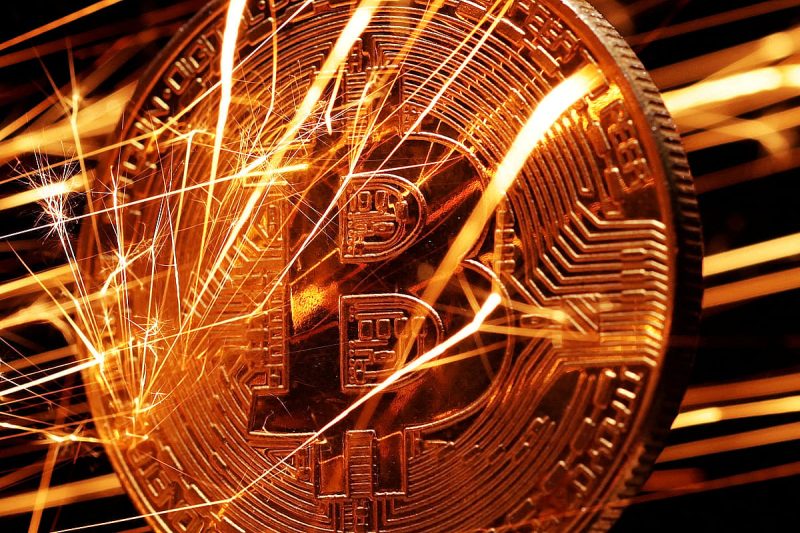 البيتكوين: العوامل المؤثرة في تراجع السوق وهل هو وقت الشراء؟