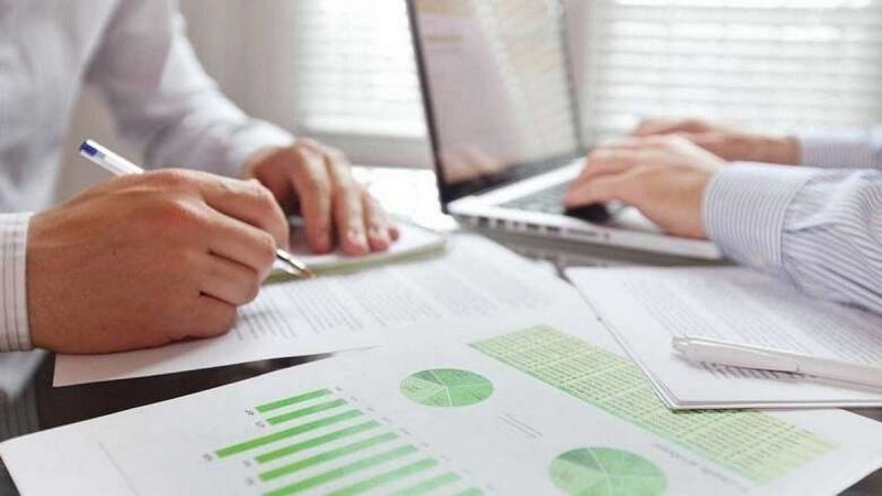 مكافأة نهاية الخدمة في الإمارات: دليل شامل لحقوق الموظفين