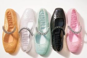 صنادل صيف 2025: الراحة والأناقة في تصميم واحد