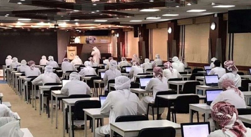 القبول الجامعي في الإمارات: بدائل EmSAT ومتطلبات الجامعات الجديدة
