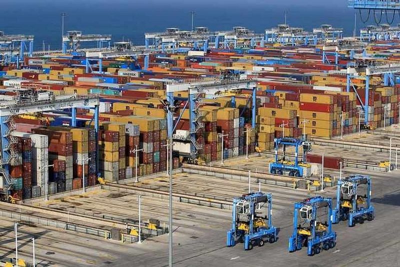 التجارة غير النفطية في أبوظبي تتحدى التحديات العالمية