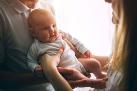 كل ما تحتاج لمعرفته حول إجازة الأبوة في الإمارات