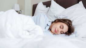 سياحة النوم: هل هي الحل لمشاكل الأرق في الإمارات؟