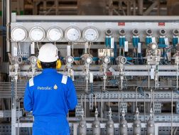 انهيار بتروفاك: قراءة في أسباب وتداعيات الأزمة