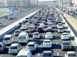 استراتيجية دبي لتحسين حركة المرور: حظر الشاحنات وتقليل الازدحام المروري