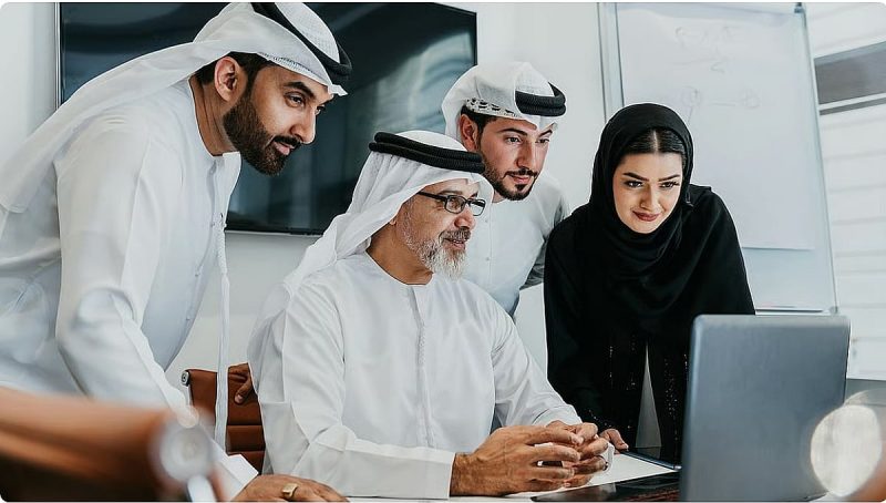استقطاب المواهب: دليل الشركات لجذب الكفاءات الإماراتية