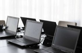 إعادة تدوير النفايات الإلكترونية: دعم التعليم والبيئة في الإمارات