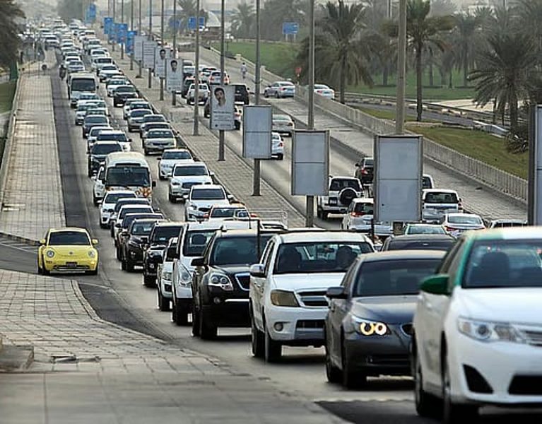 الازدحام المروري: جهود مجتمعية وحكومية في الإمارات