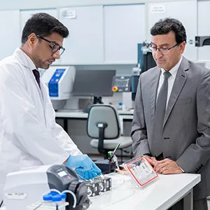 بطاريات CO2: ابتكار إماراتي يساهم في تقليل الانبعاثات الكربونية