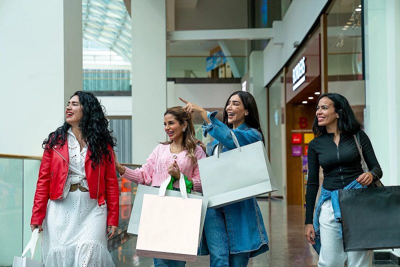 مفاجآت صيف دبي: قصة نجاح التجارة الرقمية بالإمارات