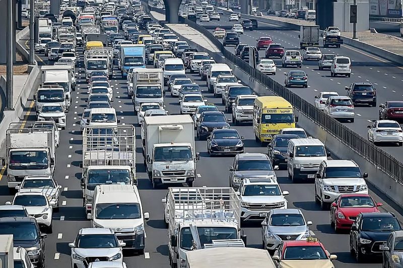 دليل شامل للتعامل مع ازدحام مروري بالإمارات