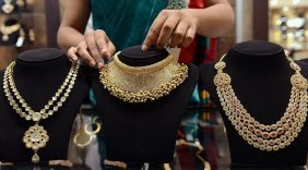 الذهب والدولار: كيف يؤثر ضعف العملة الأمريكية على أسعار الذهب العالمية؟