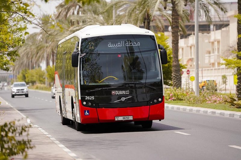 النقل العام في دبي: حلول مبتكرة لتحديات التنقل