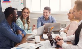 الإقامة الذهبية في الإمارات: استثمر، اعمل، وعش برفاهية