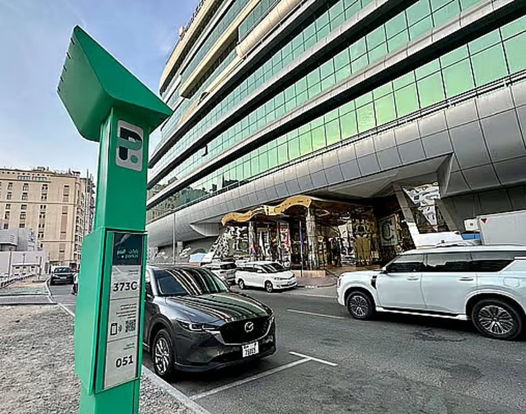 مستقبل السلامة المرورية في دبي: نظرة على شراكة شرطة دبي وباركن