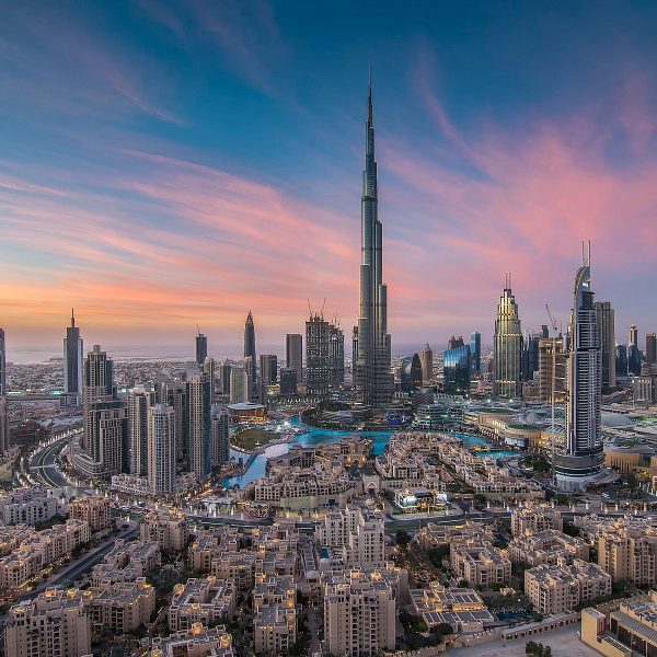 التنمية الحضرية في دبي: تأثير سوق الأراضي على الاقتصاد