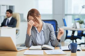 استراتيجيات عملية لدعم الصحة النفسية في العمل بالإمارات