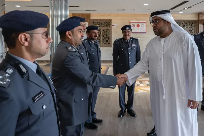 جاهزية شرطة العين: زيارة الشيخ محمد بن حمدان لتقييم الأحوال الجوية