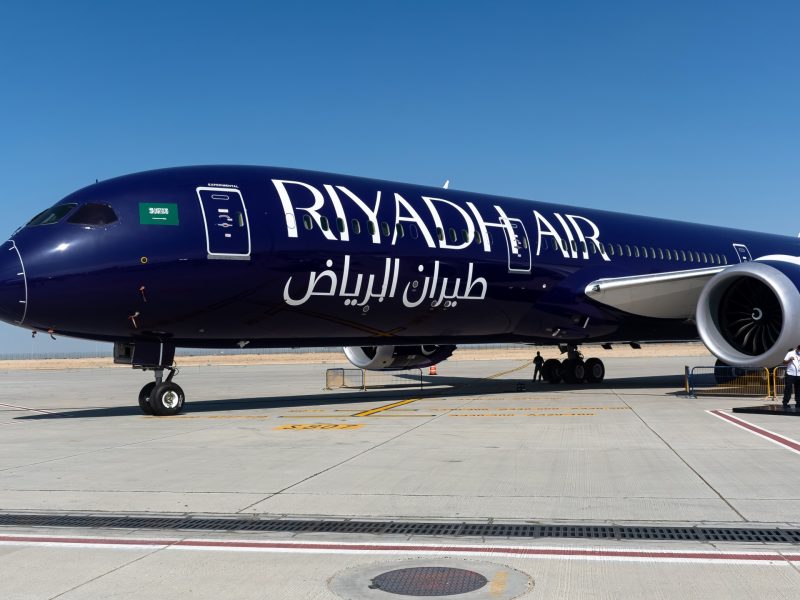 طيران الرياض تعزز أسطولها: فرص وتحديات في سوق الطائرات