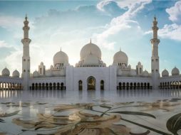 أبوظبي: قصة تطور الإمارة من الماضي إلى الحاضر