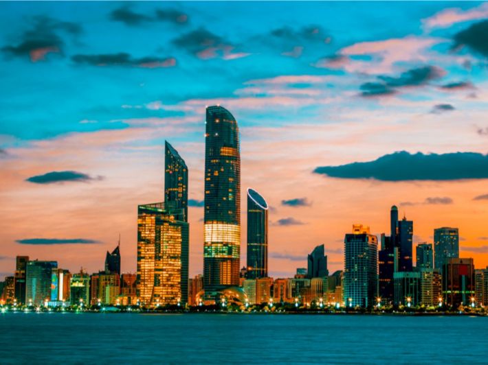 أبو ظبي اليوم: نظرة على التطورات الحالية والمستقبلية للعاصمة