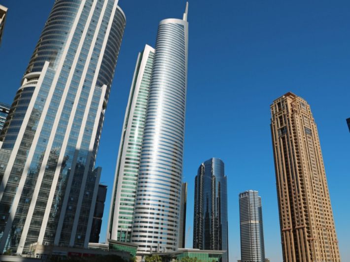 برج الماس: رمز الفخامة والأعمال في دبي