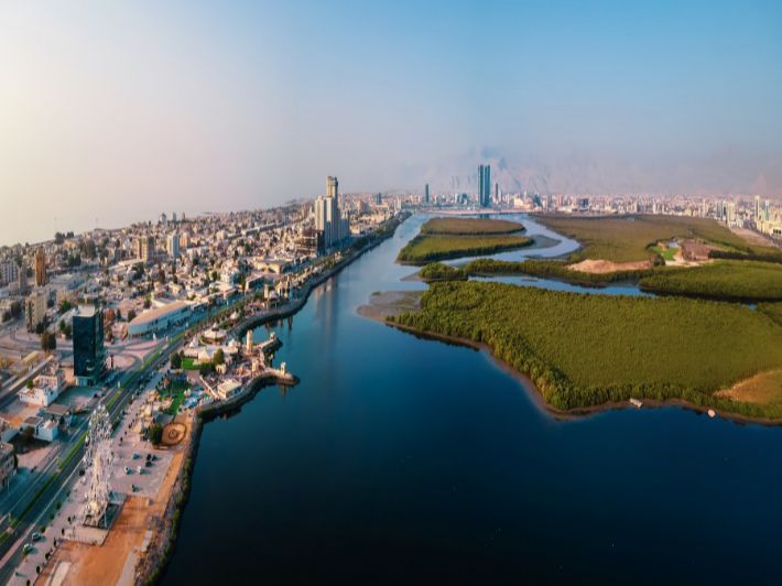 استكشاف التحديات والفرص المرتبطة بـ عدد سكان رأس الخيمة المتزايد